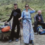 Unik dan menarik, Rahmi Hidayanti Srikandi Penakluk Gunung dengan Kebaya.